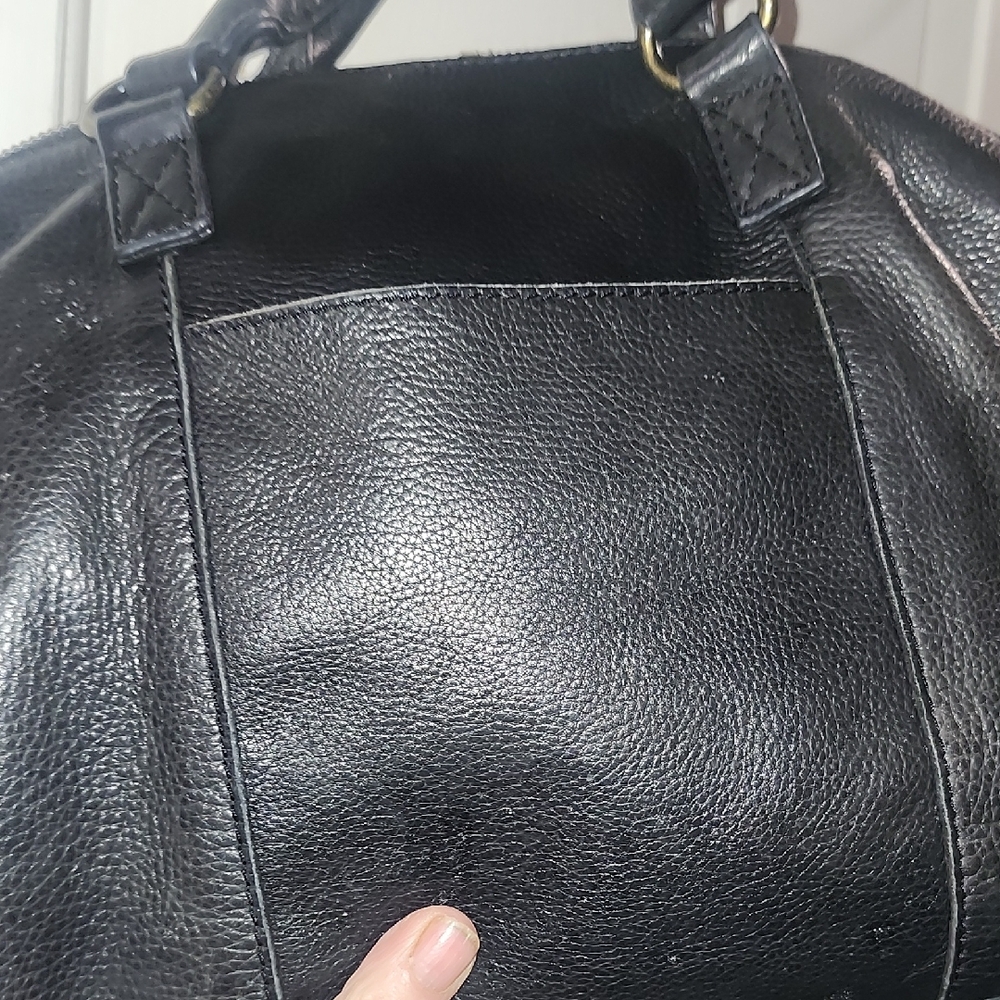 Elegant Black Leather Handbag - Picture 4 of 9